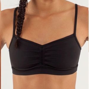 Lululemon pirouette sports bra